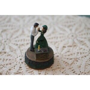 Ardleigh Elliott Gone With The Wind "Looking Like a Queen" Music Box
